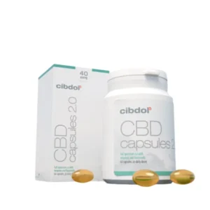 En hvid æske og flaske Cibdol 40% CBD softgel kapsler (60 stk – 66,6 mg), med tre kapsler vist foran. Emballagen indeholder et primært hvidt design med grøn og grå tekst, og æsken angiver, at den indeholder 60 kapsler.