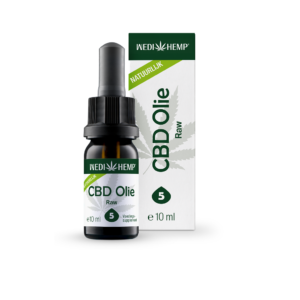 En flaske Wedihemp CBD Olie RAW 5% ved siden af æsken, mærket "Natuurlijk", med en kapacitet på 10 ml.