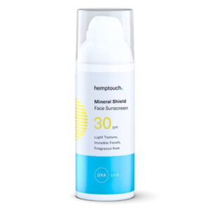 En flaske Hemptouch Mineral Shield Face Sunscreen med SPF 30. Etiketten angiver, at den har en let tekstur, usynlig finish og er parfumefri med UVA- og UVB-beskyttelse.