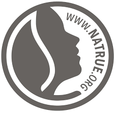 Logo med silhuetten af et menneskeligt ansigt i profil og URL'en "www.natrue.org" inden for en cirkulær kant til Hemptouch - Comforting Cream Body Wash (250ml).